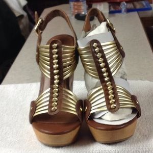 Steve Madden platform brown sandals with gold